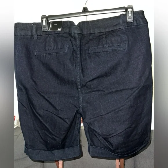 Plus size- Dark denim short - Picture 2 of 3